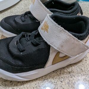 Nike Hustle D10 Youth Size 10C